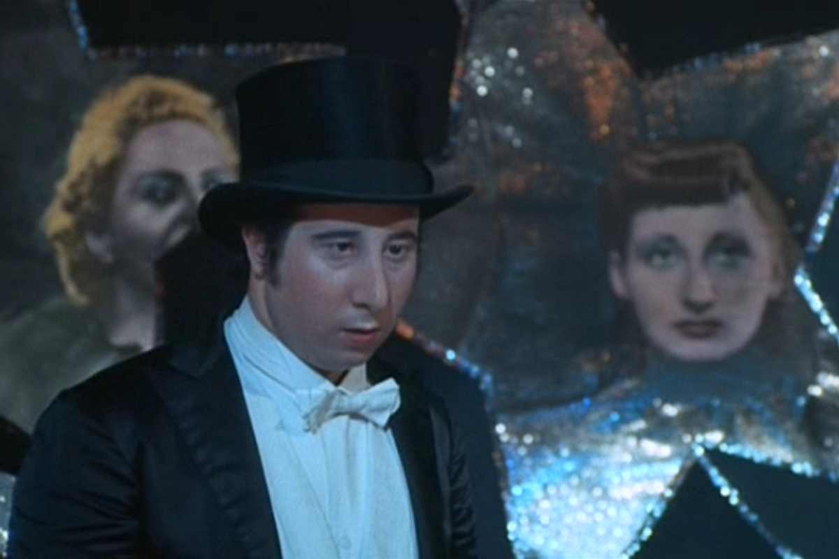 Alvaro Vitali in una scena di Roma